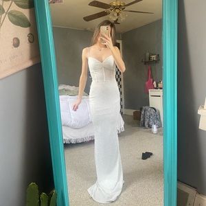 white prom dress (WINDSOR)
